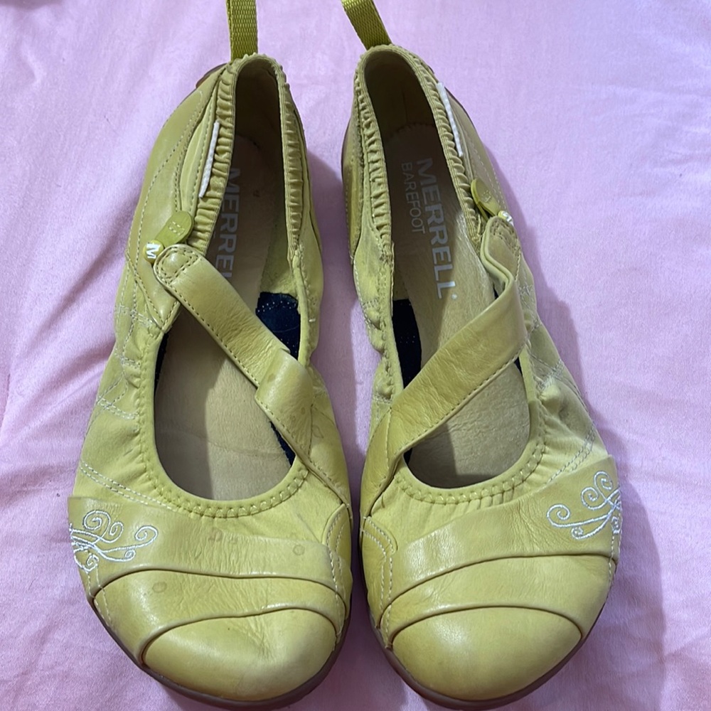 Merrill bare foot flats lime yellow hood condition worn a handful of times only